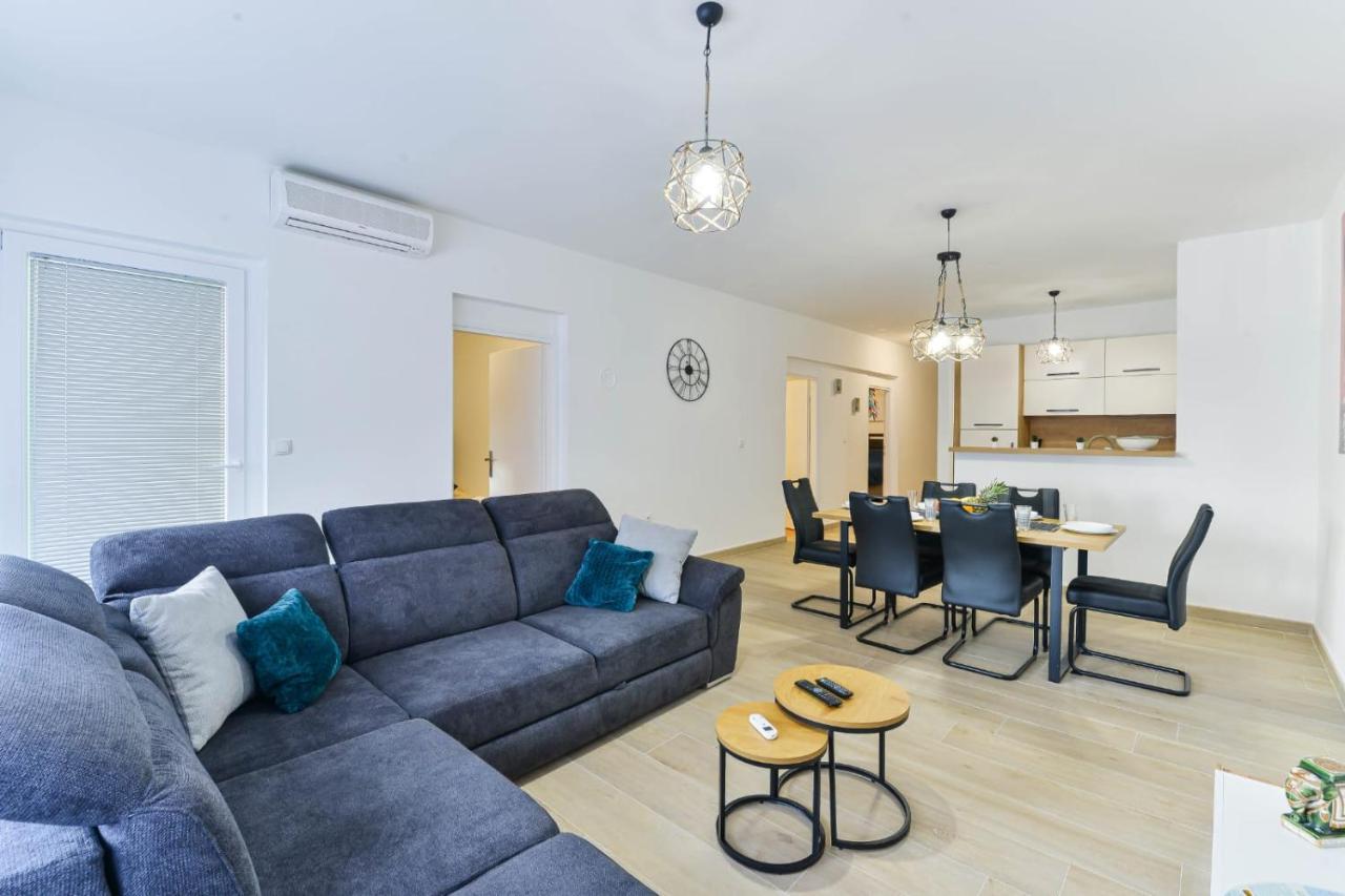 Apartment Nevera In *